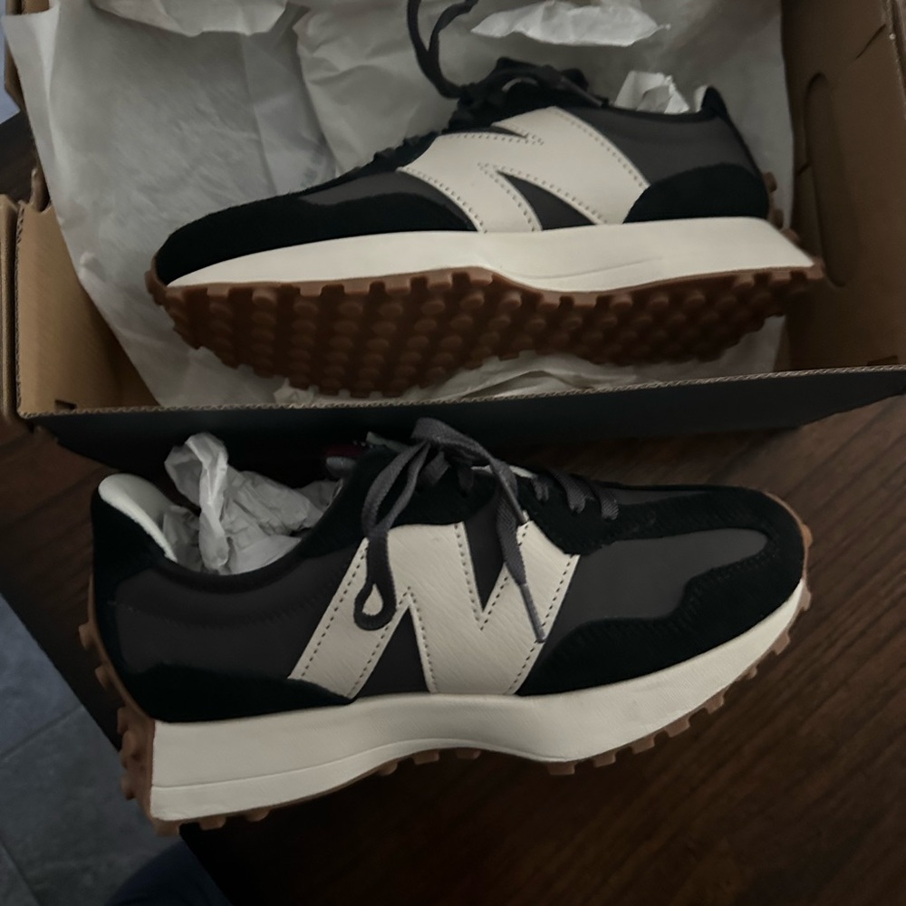 Brand new 7.5 new balance shoes
